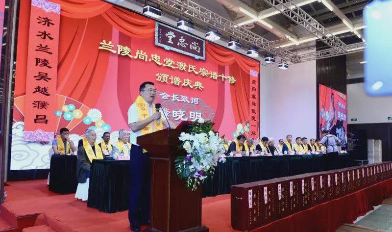 在寻找家谱印刷服务时，如何选择一家好的印刷厂成为了许多人的难题。今天就来为大家解析一下不同印刷厂的特点与优势，帮助您轻松找到满意的合作伙伴。